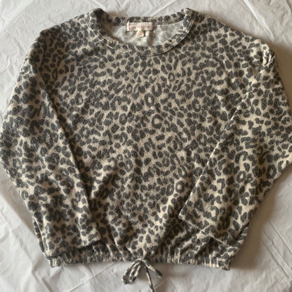 Soft and fuzzy leopard print sweater XL